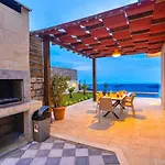 Koerdere 3 Bedroom Secluded With Private Pool Hot Tub ヴィラ カルカン
