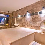 Koerdere 3 Bedroom Secluded With Private Pool Hot Tub ヴィラ *
