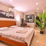 Koerdere 3 Bedroom Secluded With Private Pool Hot Tub ヴィラ