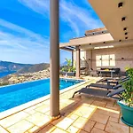 Koerdere 3 Bedroom Secluded With Private Pool Hot Tub